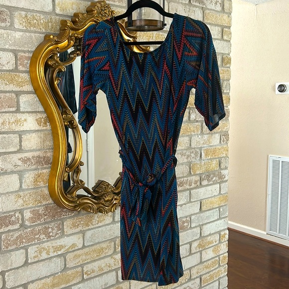 Leota Womens Medium Multi Chevron Dress Chase and Wonder - Picture 1 of 4
